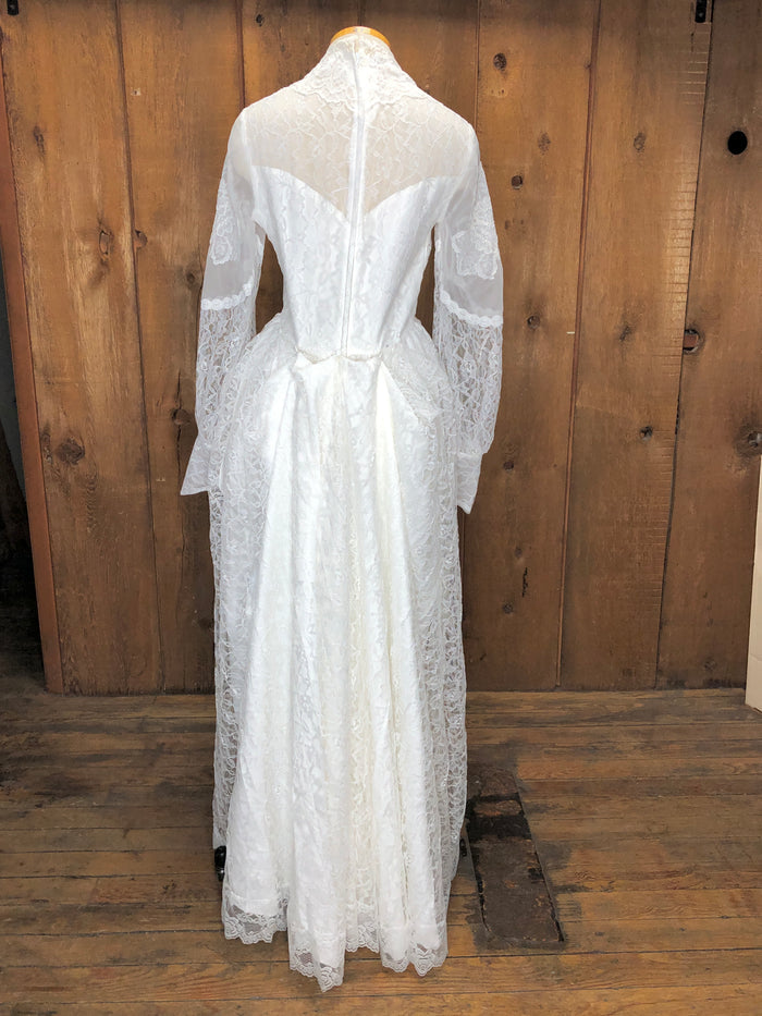 70s NOS Bridallure Wedding Gown w/Veil & Box      w31