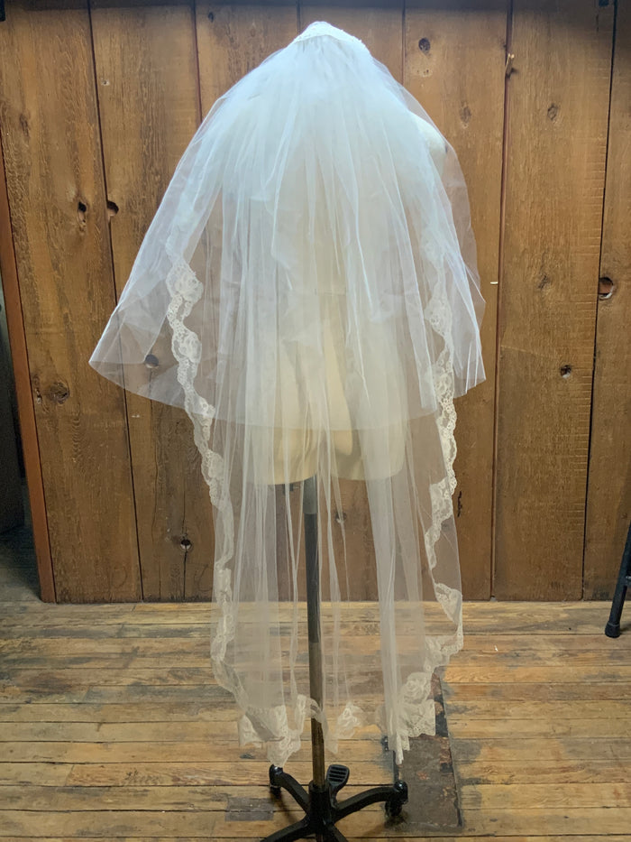70s NOS Bridallure Wedding Gown w/Veil & Box      w31
