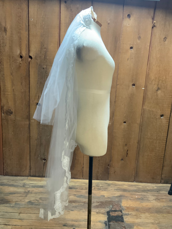 70s NOS Bridallure Wedding Gown w/Veil & Box      w31