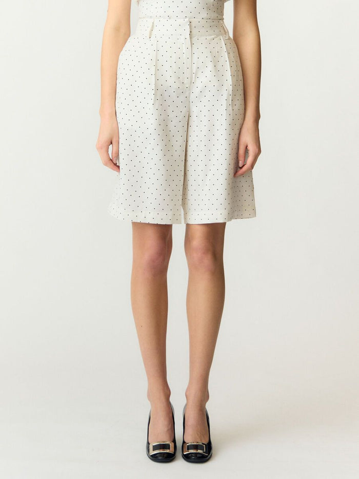 Sandy Shorts (White/Black)