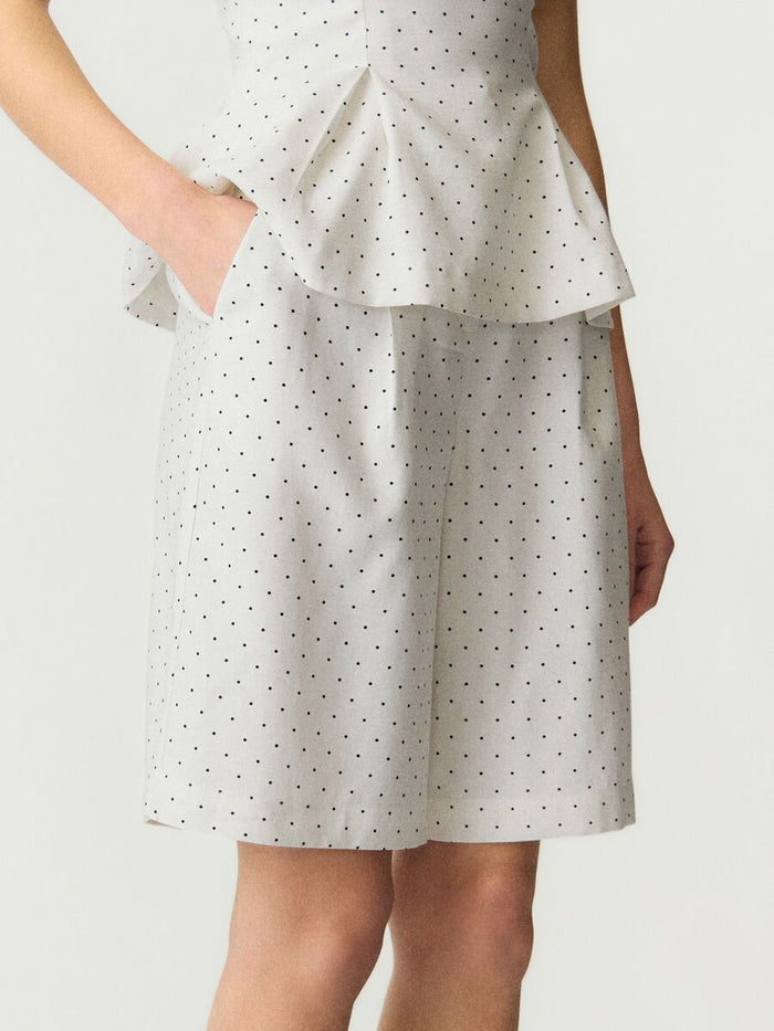 Sandy Shorts (White/Black)